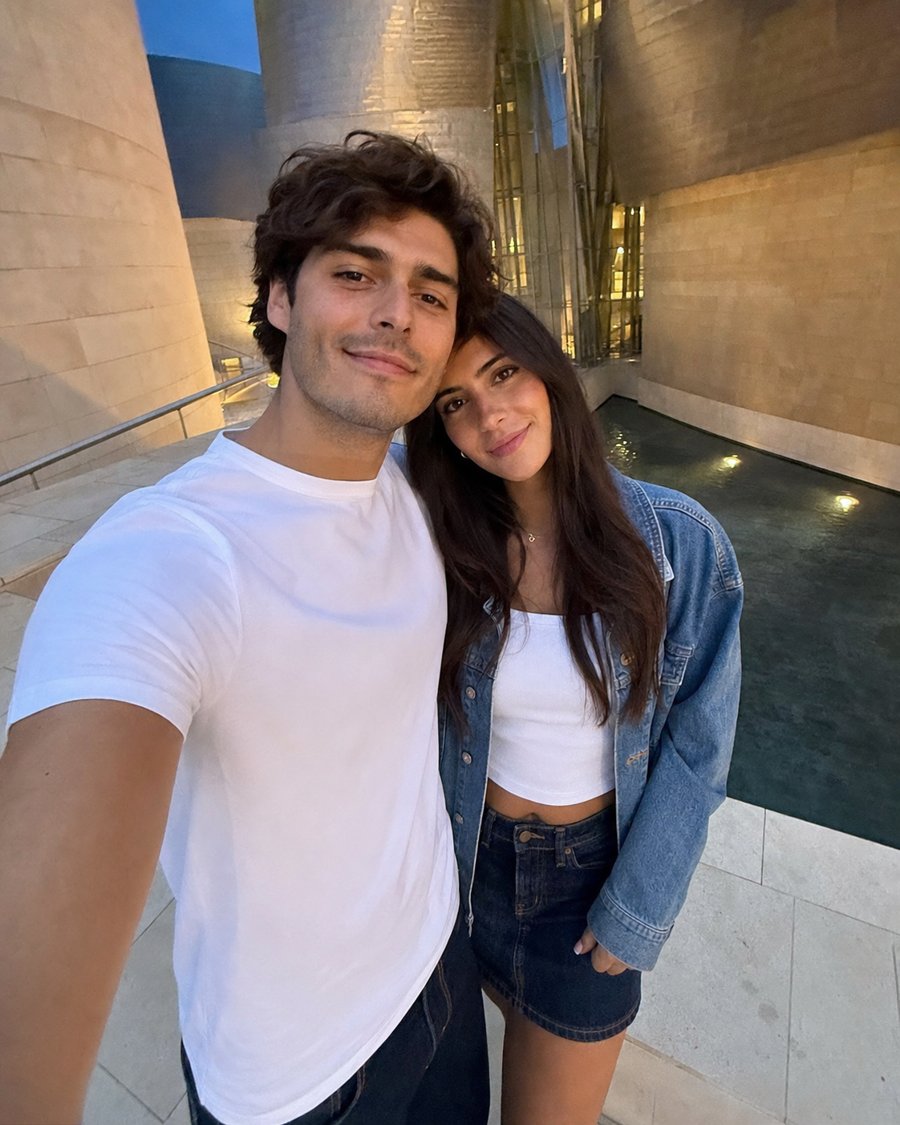 matching white tops and denim is such a clean combo