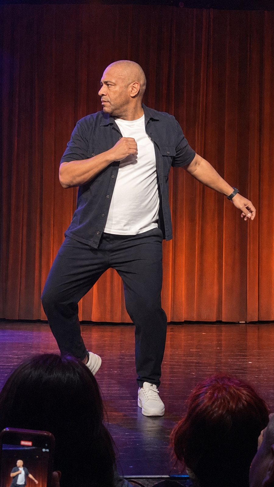 short sleeves on stage proves comfort beats formality here